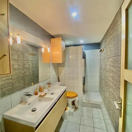 Appartement Maison De Avec Parking Gratuit Corent