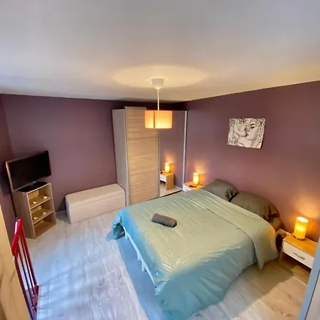 Agreable Maison De Dans Petit Village Auvergnat Corent
