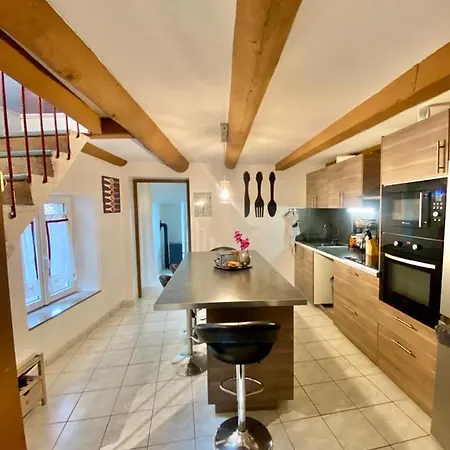 Agreable Maison De Dans Petit Village Auvergnat