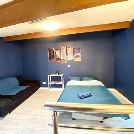 Agreable Maison De Dans Petit Village Auvergnat * Corent