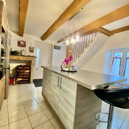 Agreable Maison De Dans Petit Village Auvergnat Corent